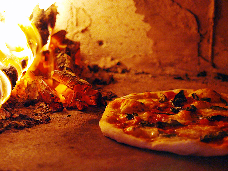 マラッカで本格的な石釜イタリアンピザを満喫できる予約制レストラン