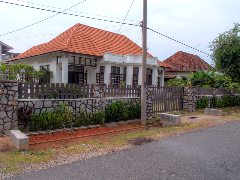 旧英国将校ハウスを改装した平屋の高級賃貸バンガロー住宅