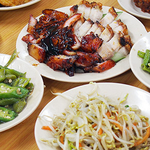 驰名老李炭烧烧腊饭店（Bunga Raya BBQ Pork）の経済飯（Economy rice）と叉焼飯（BBQ Pork Rice）