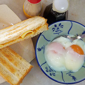 温泉卵とカヤトーストの朝ごはん Butter Kaya Toast @ Olive Baker Melaka