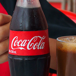マレーシア製コカコーラのボトルはメタボ？