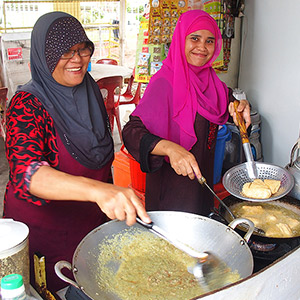 ナシチャンプル（Nasi Campur：Malay Mixed Rice)はマレーシアごはん定食