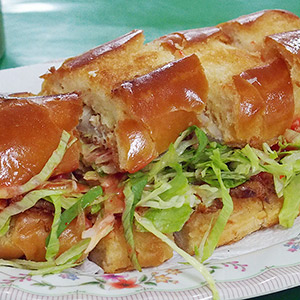 ロッティ・ジョン（Roti John）とは野菜たっぷりのオムレツ風ホットサンドイッチ