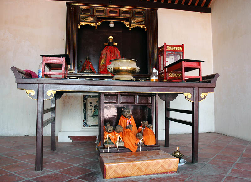 夫婦げんかを封じるトラ地蔵　チェンフーテン仏教寺院（青雲亭）