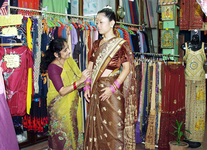 インドの民族衣装「サリー」の着付けやノウハウが学べる店