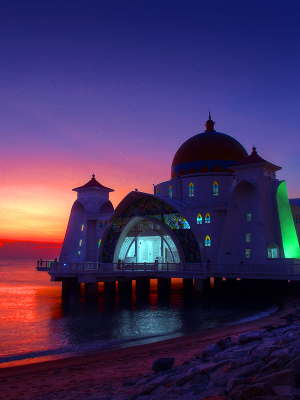 マラッカ海峡に浮かぶ水上モスク"Masjid Selat Melaka"