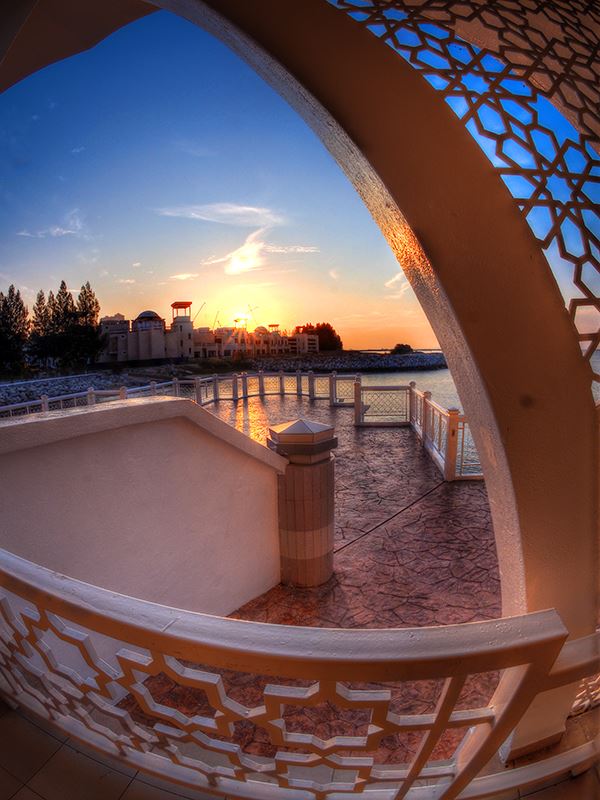 マラッカの水上モスクで見た日の出　The sunrise of a Malacca Straits Mosque.