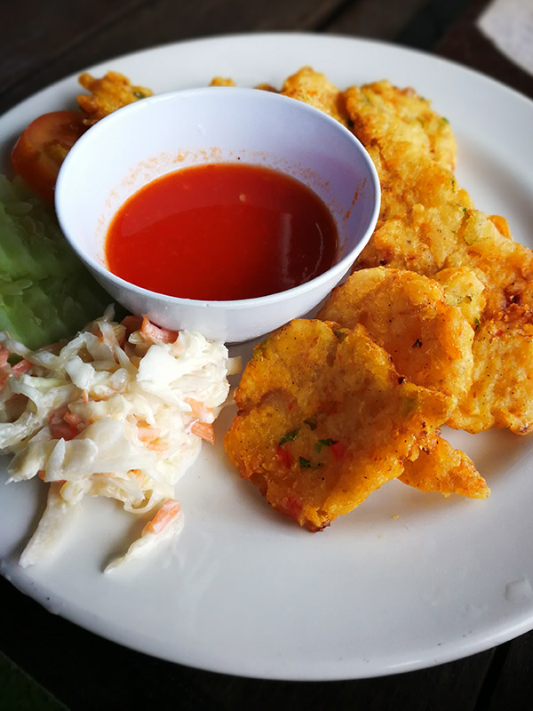 ビールの肴にグラガオ　Geragau （Fried shrimp tempura）