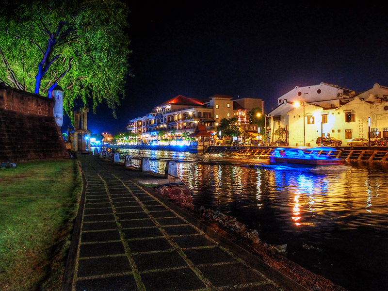 夜のお散歩にオススメしたい河辺の散策路 Riverside walk @ Dutch Fort, Melaka