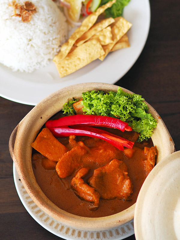 カリーカンビンとはマトンを使ったマレー風のカレー Kari Kambing ( Mutton Curry Malay Style )