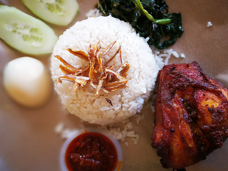 ナシレマは奥が深いマレーシアの国民食　Nyonya Nasi Lemak Kukus @ Nyonya Licious Kitchen Taman Merdeka Permai Melaka.