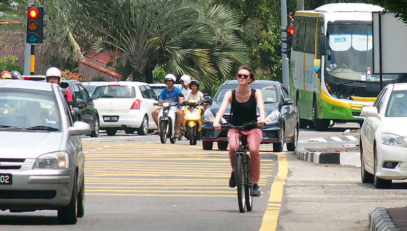 クルマとバイクの流れから交通弱者である自転車を護ろうと制定された施策