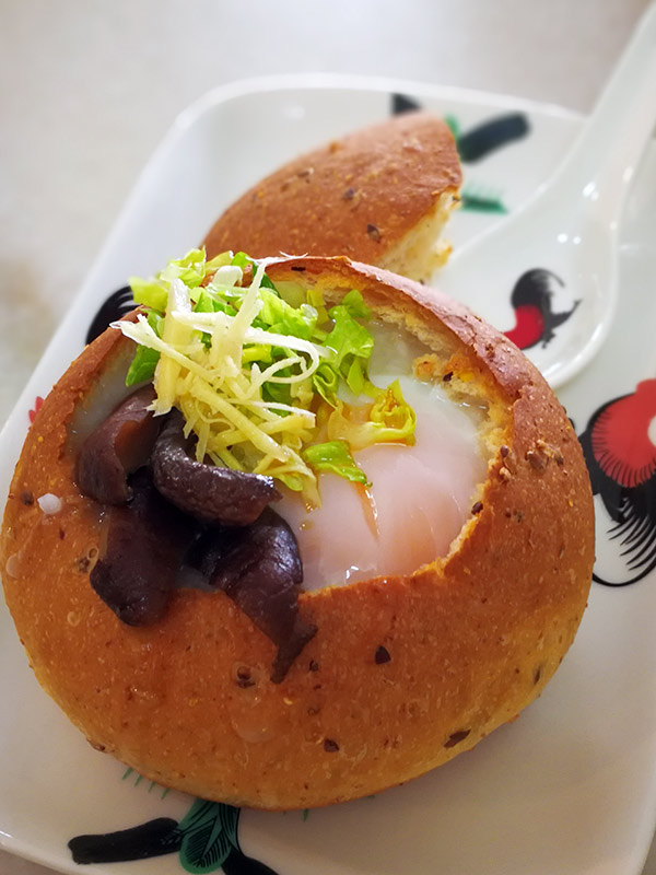 自家製の焼きたてのパンとお粥さんのコラボ　Yi Pin Porridge @ Olive Baker Melaka