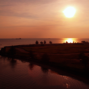 スンガイマラッカブリッジから望むマラッカ海峡に沈む夕陽
