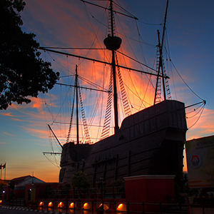 大航海時代の幕開けを告げたフロール・デ・ラマール丸に沈む夕陽