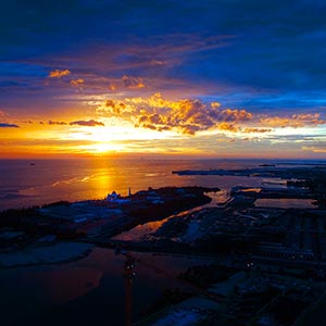 マラッカ海峡に沈む夕日とプラウ・マラッカ島　Sunset of the Straits of Malacca