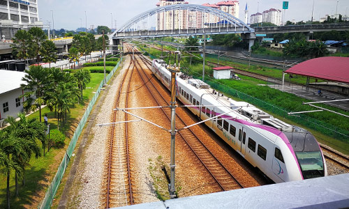 正式名称は 「Terminal Bersepadu Selatan at Bandar Tasik Selatan」 となっており、地元マレーシアの人々の間ではTBSもしくは、TBS-BTS、TBSバスターミナル、TBSバスステーションなどの愛称で親しまれています。