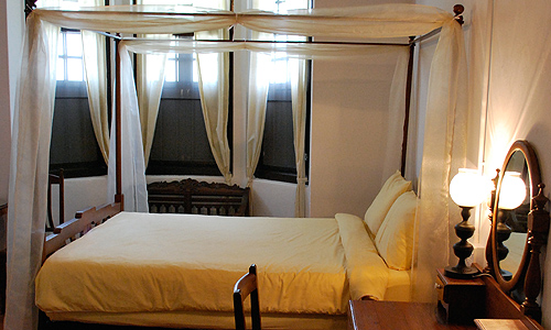プラナカン風の寝室、旧cyclamencottage