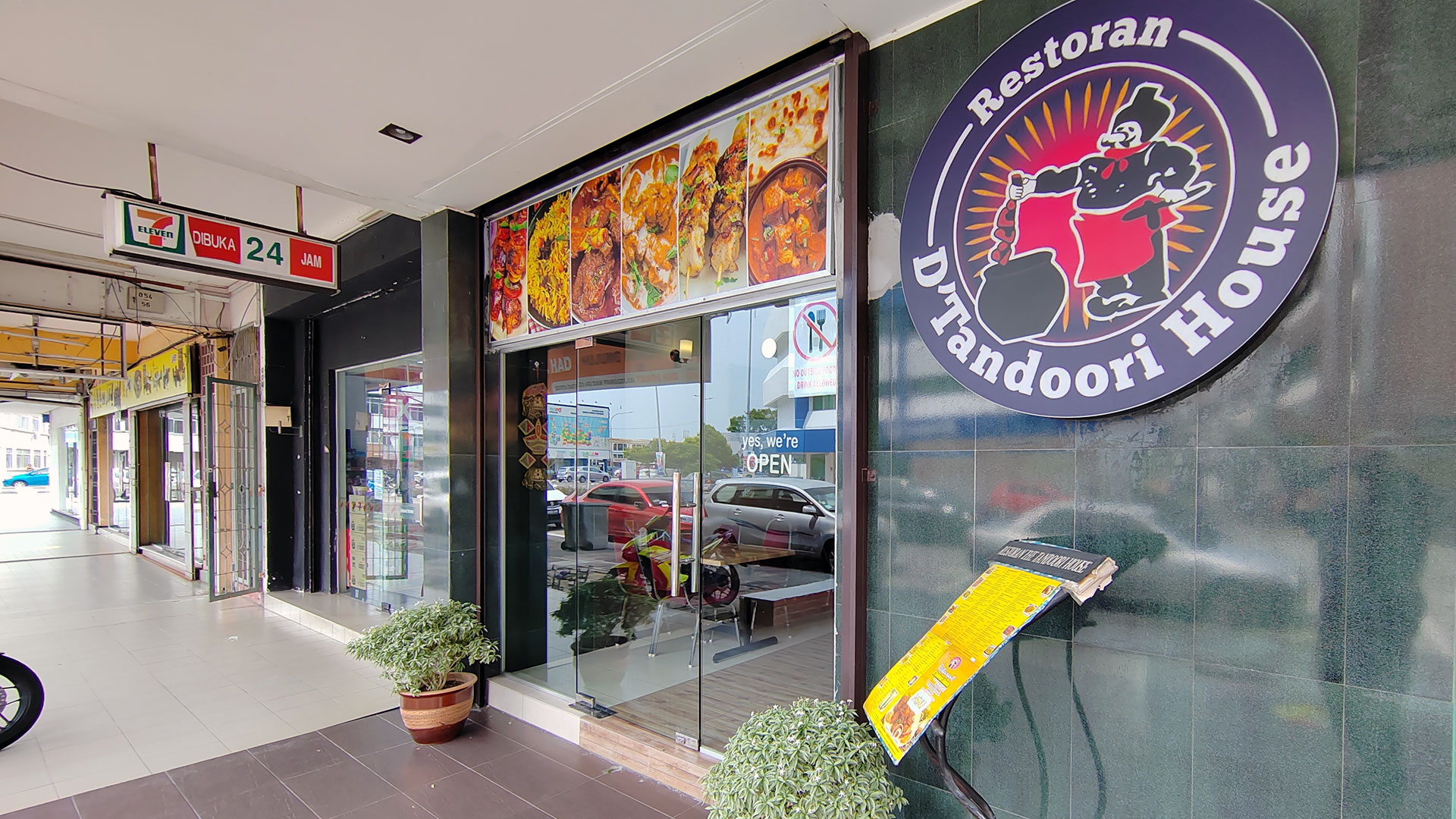 D Tandoori House Northern Indian cuisine Established in 1992.
