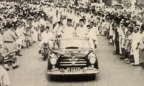 マレーシアの独立を宣言する初代首相「アブドゥール・ラーマン総理」。この道路はジャラン・メルデカ（独立記念通り）と名付けられている