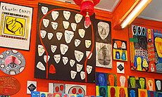 本店のレジ奥にあるギャラリーには最新作や大型作品が展示されている